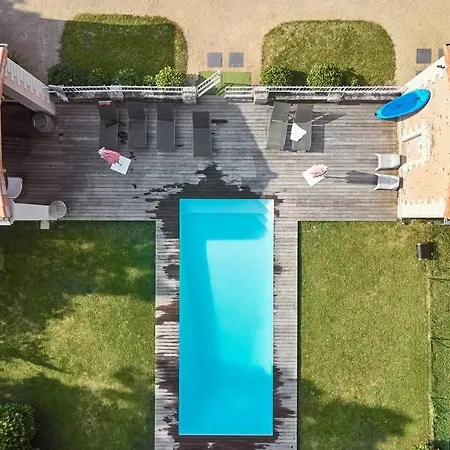 La Champagnere - Domaine Avec Piscine - Seminaire - 15 Personnes