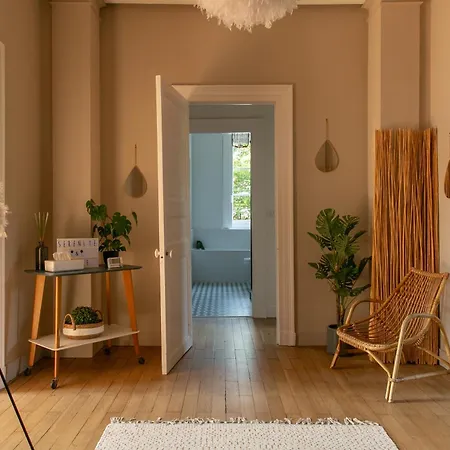 La Champagnere - Domaine Avec Piscine - Seminaire - 15 Personnes 别墅 *