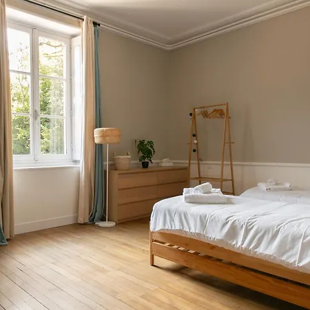 La Champagnere - Domaine Avec Piscine - Seminaire - 15 Personnes *