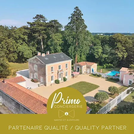 La Champagnere - Domaine Avec Piscine - Seminaire - 15 Personnes