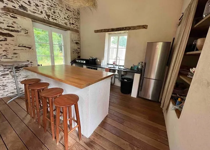 La Champagnere - Domaine Avec Piscine - Seminaire - 15 Personnes *