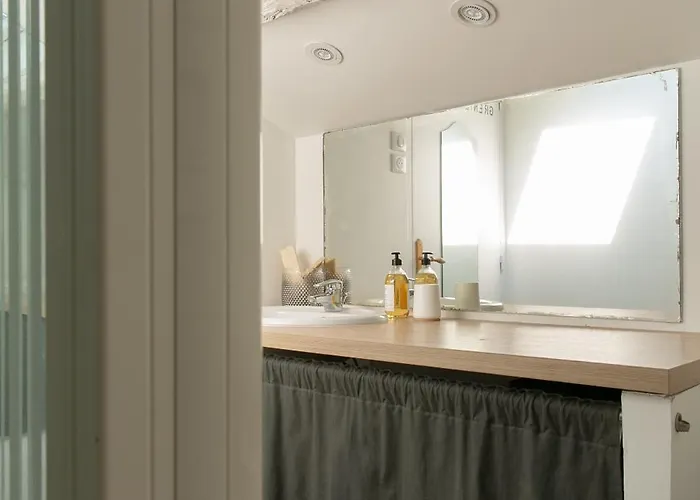 La Champagnere - Domaine Avec Piscine - Seminaire - 15 Personnes