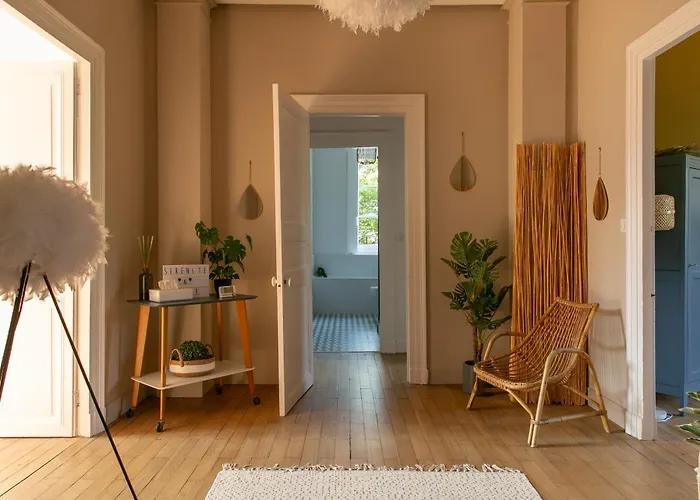 La Champagnere - Domaine Avec Piscine - Seminaire - 15 Personnes Vila *