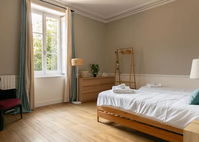 La Champagnere - Domaine Avec Piscine - Seminaire - 15 Personnes *