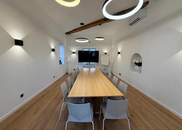 La Champagnere - Domaine Avec Piscine - Seminaire - 15 Personnes Vila *