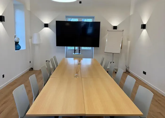 La Champagnere - Domaine Avec Piscine - Seminaire - 15 Personnes Vila